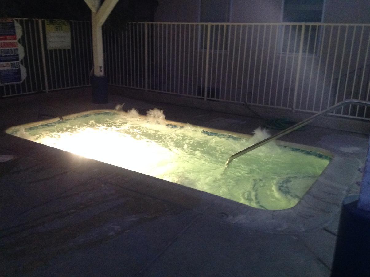 Elsinore Hotsprings Motel 레이크엘리노어 외부 사진